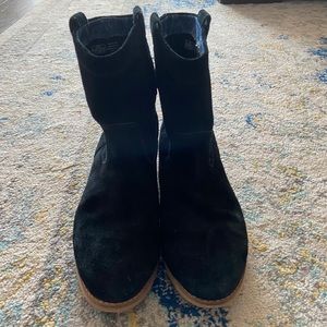 beautiful black mid calf boots !!